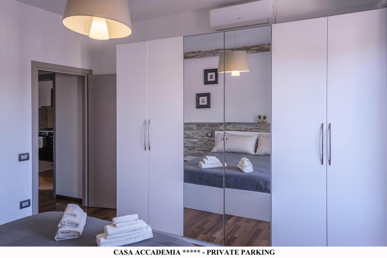 리보르노 Elegante Casa Accademia ***** - Private Parking 아파트 외부 사진