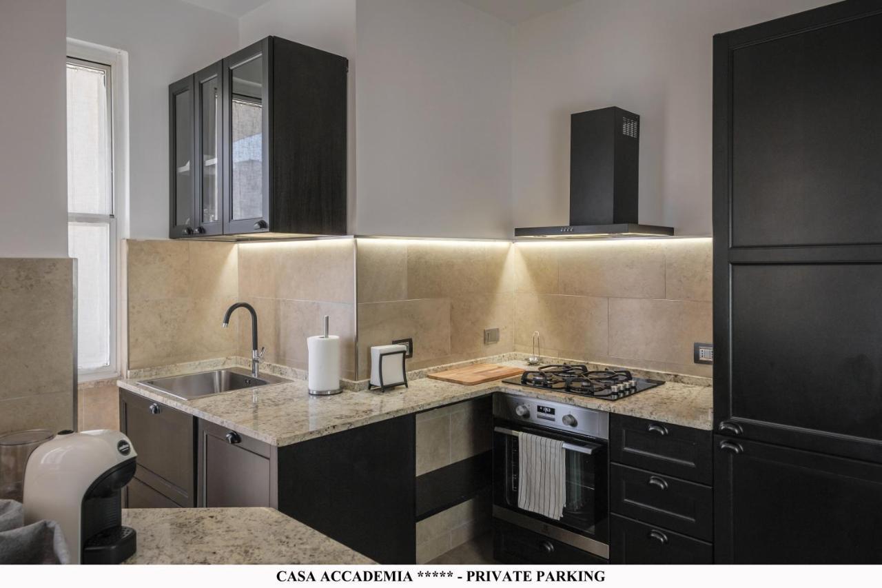 리보르노 Elegante Casa Accademia ***** - Private Parking 아파트 외부 사진