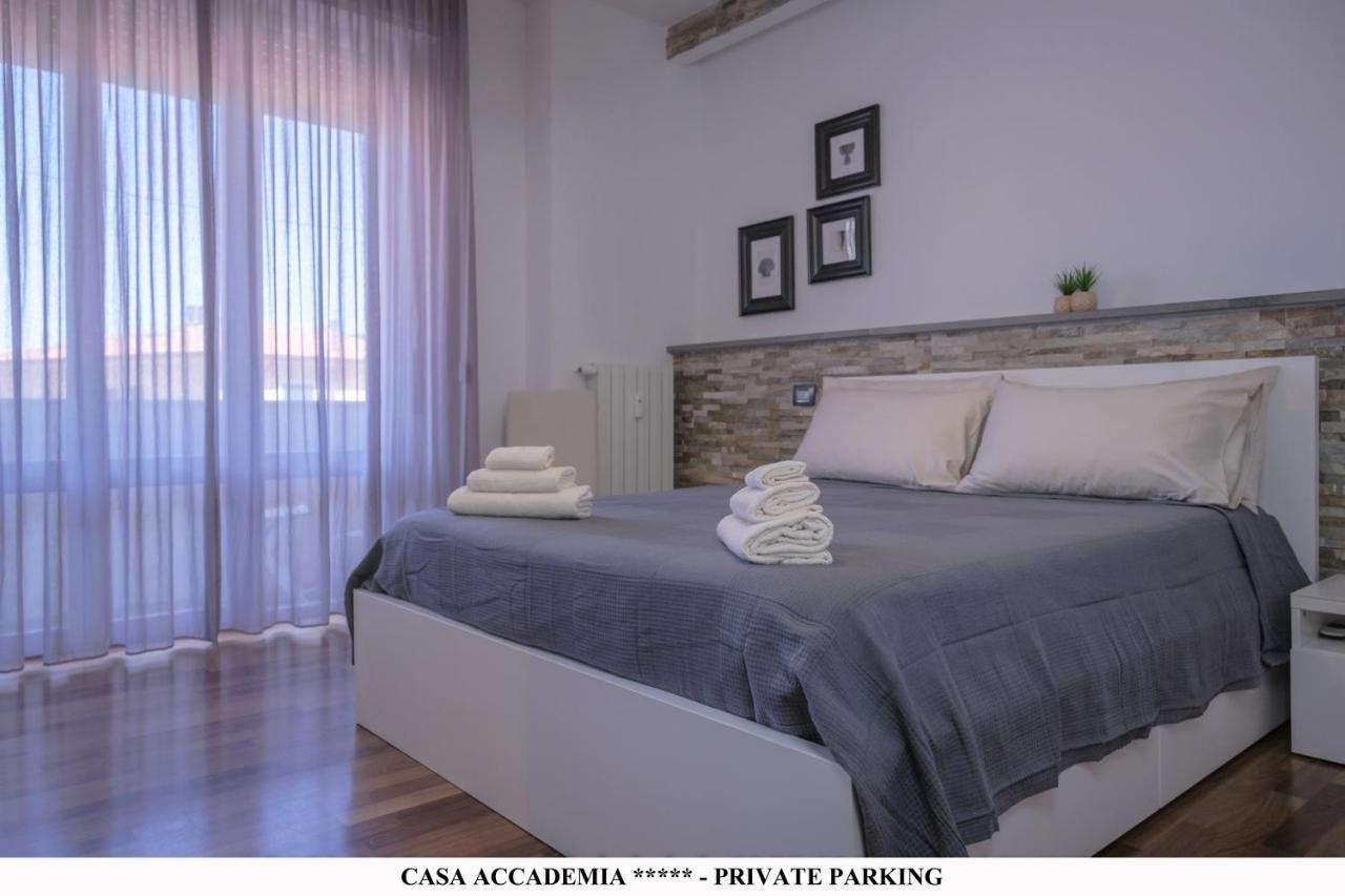 리보르노 Elegante Casa Accademia ***** - Private Parking 아파트 외부 사진
