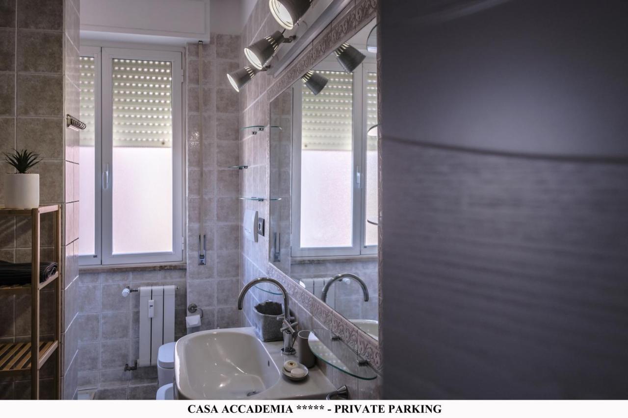 리보르노 Elegante Casa Accademia ***** - Private Parking 아파트 외부 사진