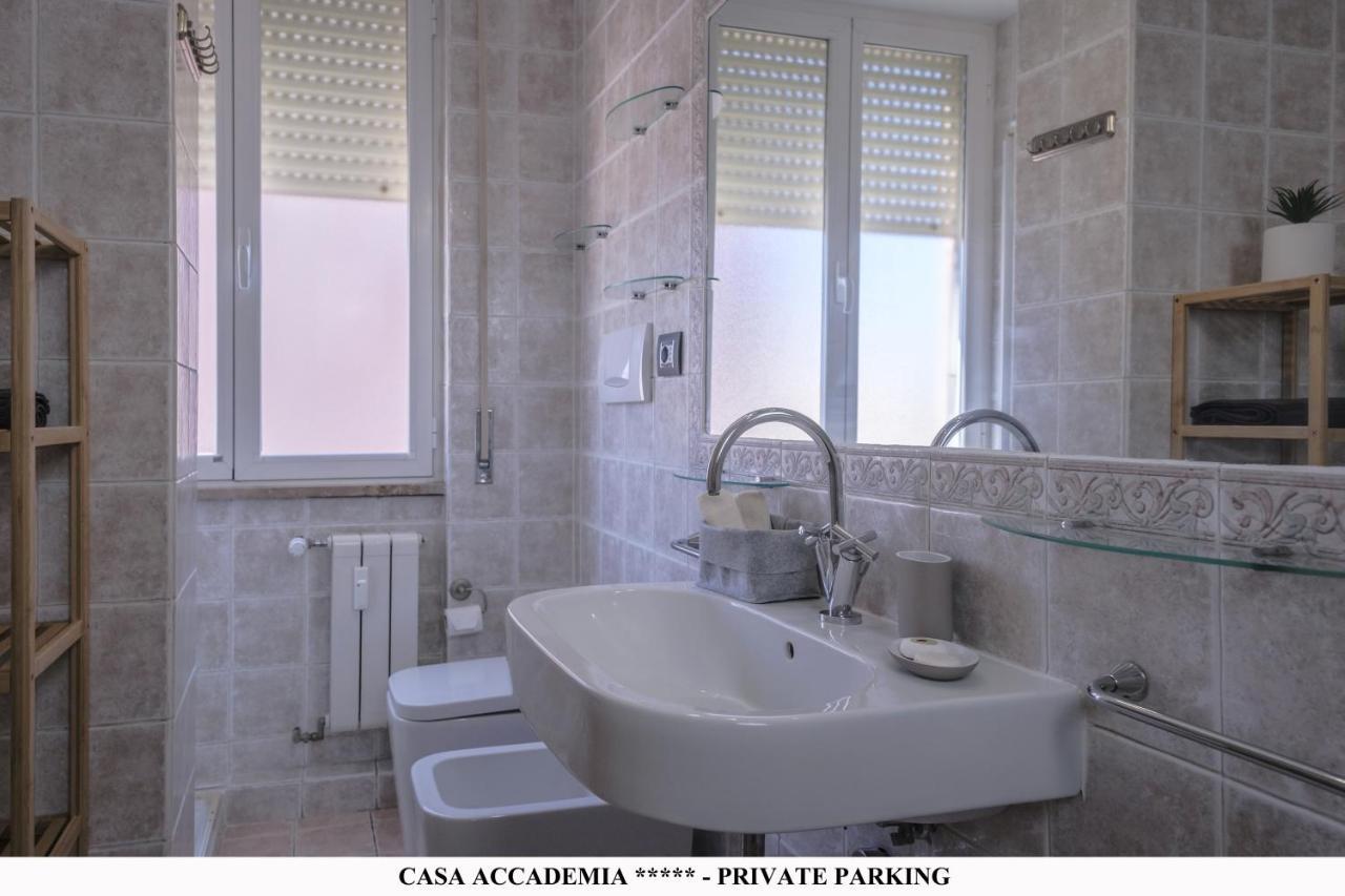 리보르노 Elegante Casa Accademia ***** - Private Parking 아파트 외부 사진